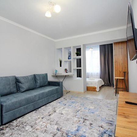 Cozy Studio In The Best Area! 5 Alma-Ata Exteriör bild